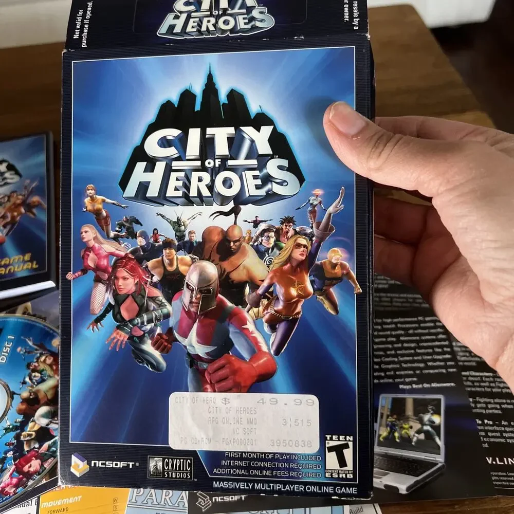 City of Heroes (PC, 2004) W Disc 1 &2, Game Manual & Map, Inserts VGUC
